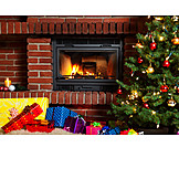   Weihnachten, Bescherung, Weihnachtsgeschenk, Kaminfeuer