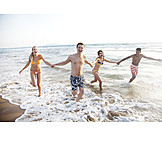   Glücklich, Zusammengehörigkeit, Lebensfreude, Strandspaziergang, Freunde, Badeurlaub
