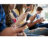   Jugendliche, Schüler, Smartphone, Unaufmerksam