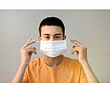   Teenager, Pandemie, Mund-nasen-schutz