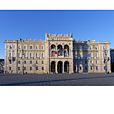   Palazzo del governo, Piazza dell’unità d’italia
