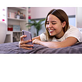   Teenager, Lächeln, Freizeit, Online, Smartphone